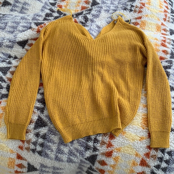 Super cute and comfortable mustard sweater size S/M - Picture 2 of 3